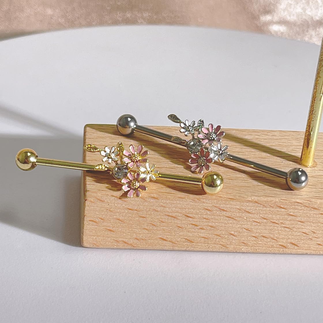 IMINI 14G Smalto Margherita Fiore Orecchino Bilanciere Industriale per Donna Uomo Acciaio Inossidabile CZ Fiori Vite Sfera Cartilagine Elica Orecchini a perno Gioielli Regali Barra Lunga 38mm (Oro)