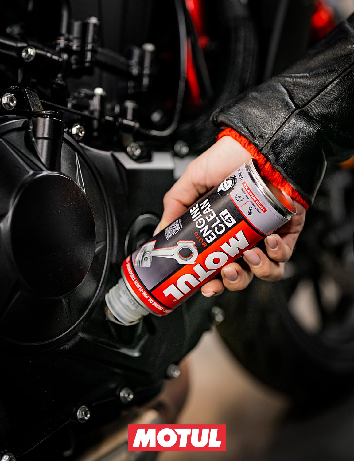 Motul - Detergente per Motore - Additivo Curativo per Motori a 4 Tempi - Riduzione del Consumo di Carburante e dell'Usura - Miglioramento delle Prestazioni - Engine Clean Moto - 200 ml